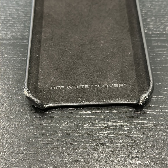 OFF-WHITE Baggage Tape Arrows iPhone 11Pro Phone Case in Black - Picture 6 of 7